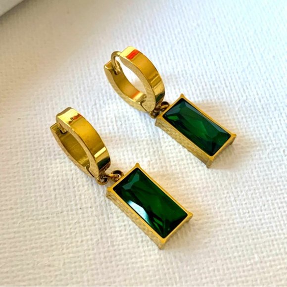 18k Gold Plated Square Emerald Green Crystal Drop Earrings - Picture 7 of 10
